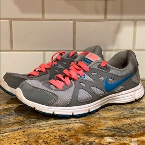 nike revolution 2 womens junk